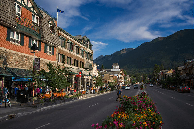 small cities in canada to visit